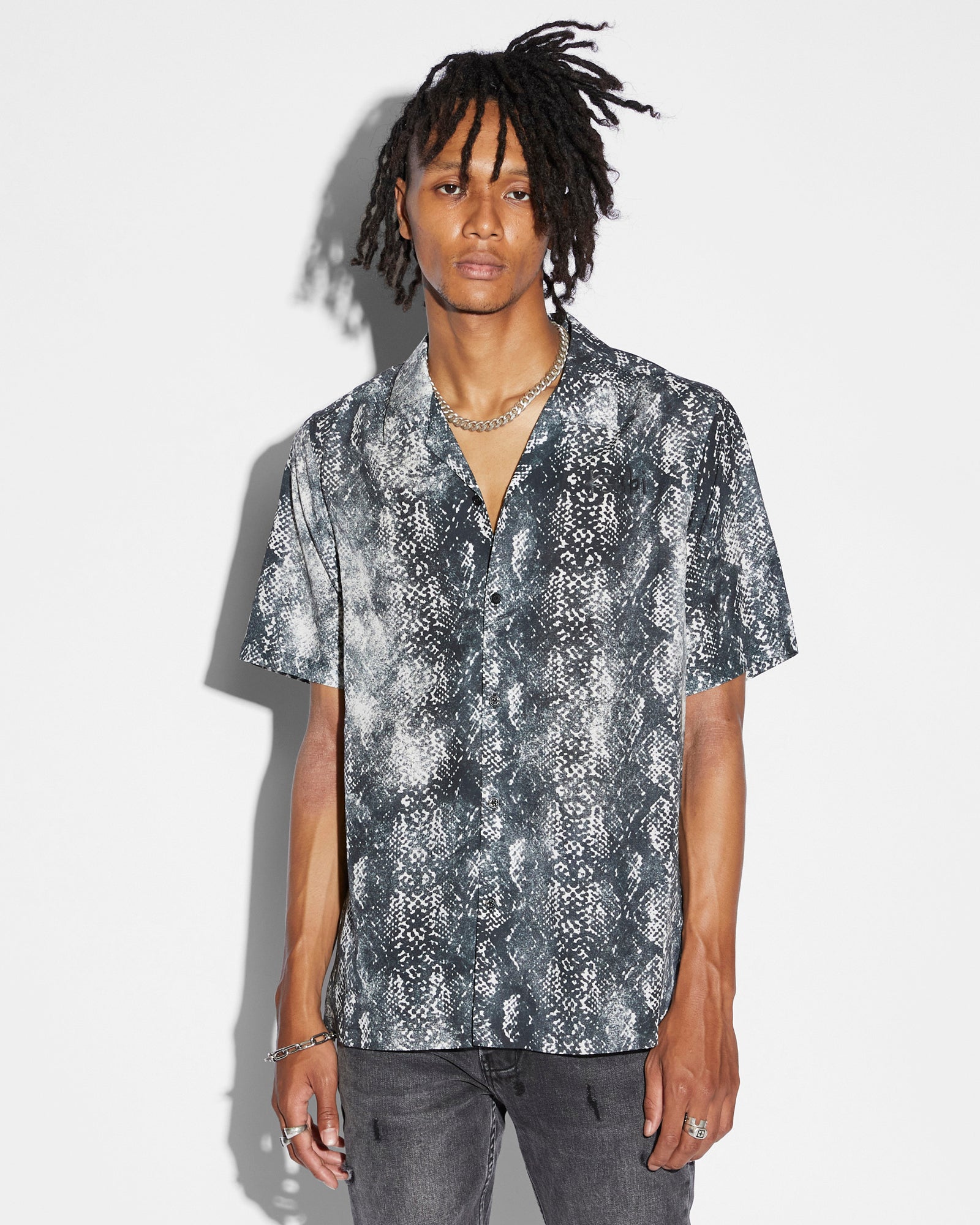 MENS MAMBA RESORT SS SHIRT BLACK REGULAR SHIRTS