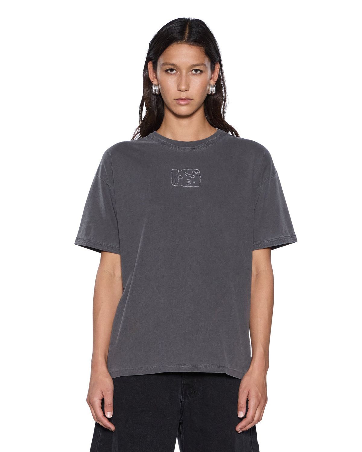 STACKED STITCH OH G SS TEE CHARCOAL